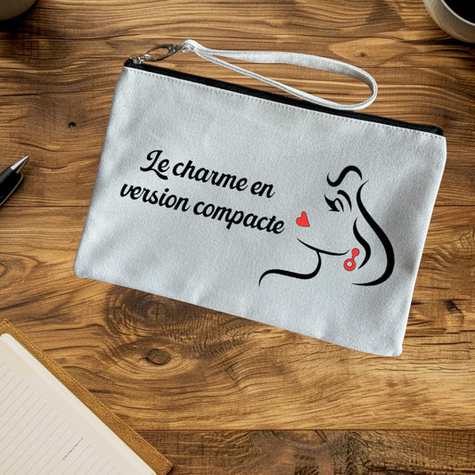 Pochette - Le charme en version compacte - lèvre et boucle d'oreille en rouge pailleté