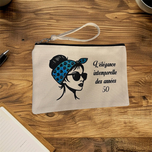 Pochette - L'élégance intemporelle des années 50 - (bleu pailleté)